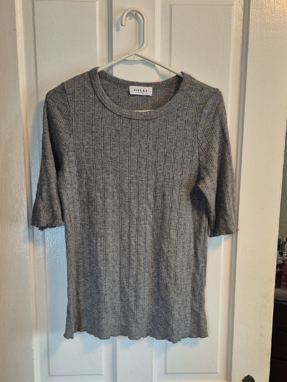 Gilli Gray Ribbed Short Sleeve Knit Top